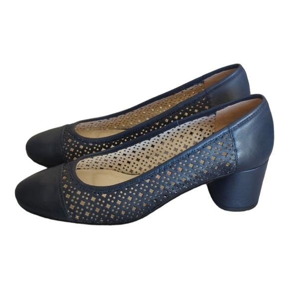 Amalfi by Rangoni Rodeo Perforated Pump Deep Blue Leather Size 8.5 - Picture 1 of 16